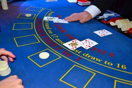 blackjack-table